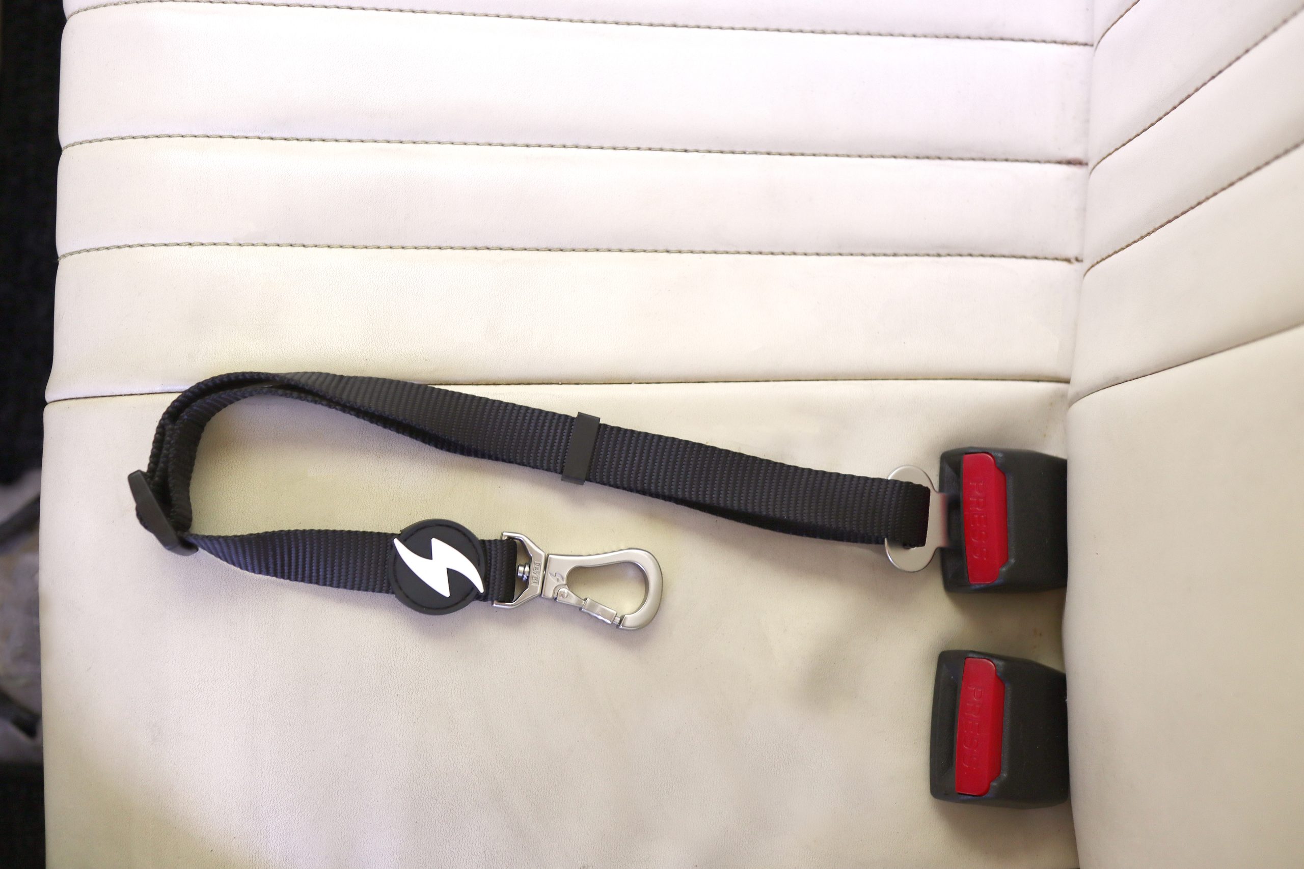 DASHI SOLID BLACK SEAT BELT Safety Λουράκι – Ζώνη Ασφαλείας Αυτοκινήτου Για Σκύλους 2cm x (45 – 71 cm μήκος) (DSB001) - Εικόνα 4